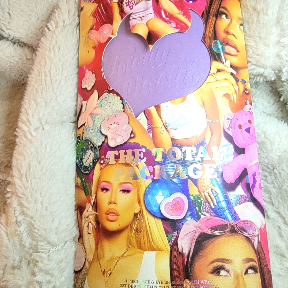 ⏬️CLEARANCE💥EXCLUSIVE LIMITED EDITION💥 BH Cosmetics Iggy Azalea Brush Roll Set - Picture 2 of 5